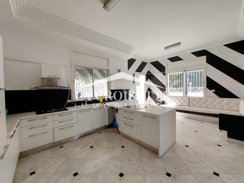 Villa S+5 vue sur mer avec piscine à La Marsa